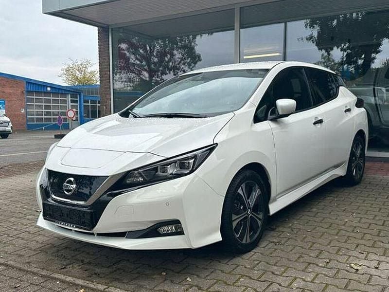 Weiß Gebraucht 2021 Nissan Leaf N-Connecta Kleinwagen | 16.990 € (Etwas zu teuer) - Bild 1/4