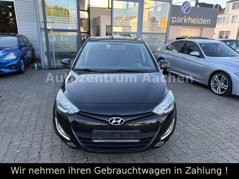 Gebraucht Hyundai i20 86 PS (63 kW) 2014 Schwarz Kleinwagen