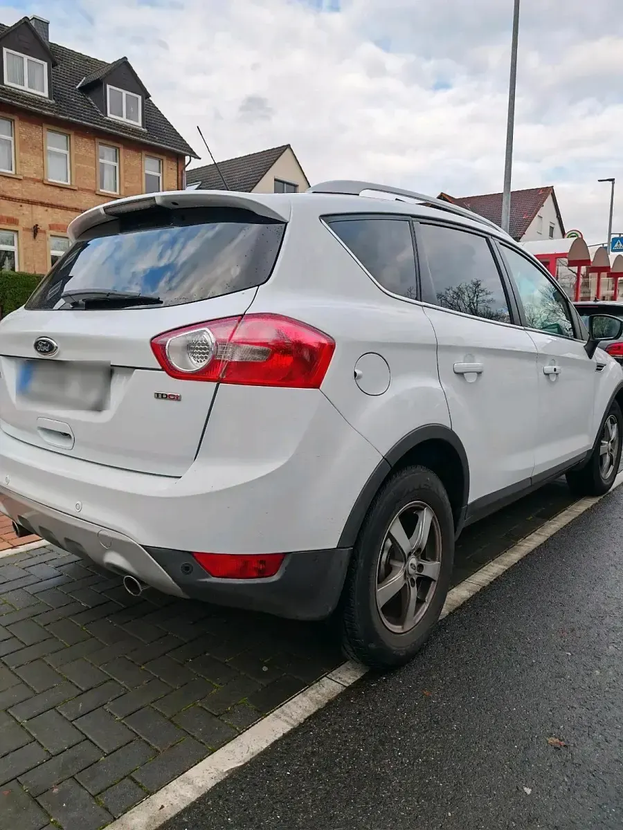 Gebraucht Ford Kuga 140 PS (102 kW) 2010 Weiß SUV