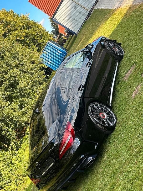 Schwarz Gebraucht 2017 Mercedes CLA45 AMG AMG Limousine | 23.500 € (Fairer Preis) - Bild 1/4