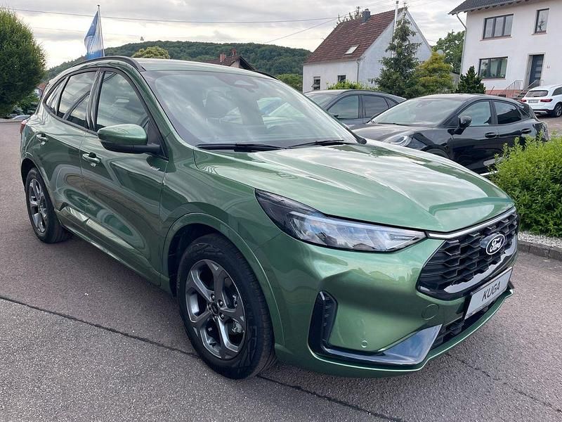 Neu Ford Kuga ST-Line 186 PS (136 kW) 2025 Grün SUV