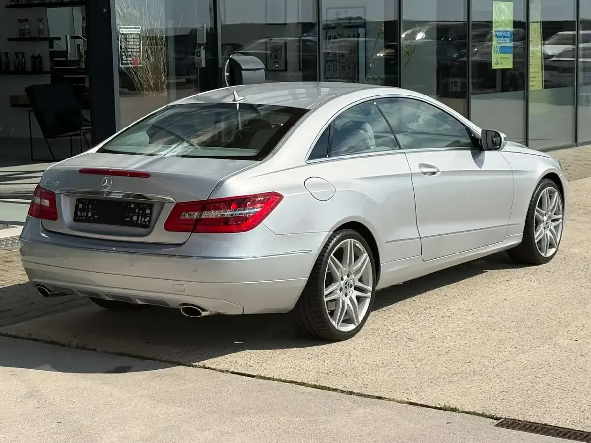 Gebraucht Mercedes E350 AMG 292 PS (214 kW) 2009 Iridiumsilber  metalliclack Limousine