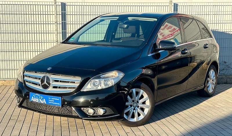 Gebraucht Mercedes B180 122 PS (89 kW) 2013 Schwarz Van / Kleinbus