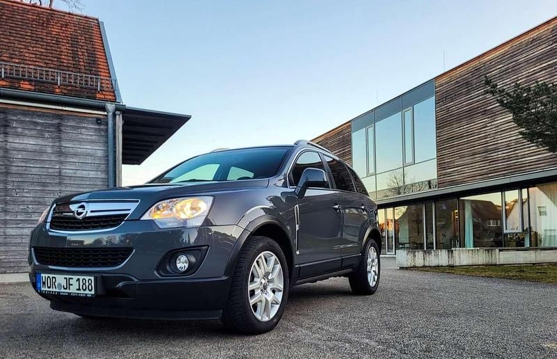 Grau Gebraucht 2011 Opel Antara Design Edition SUV | 4.990 € (Fairer Preis) - Bild 1/4