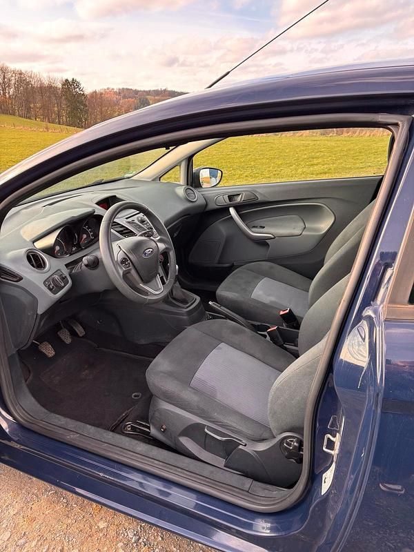 Gebraucht Ford Fiesta 60 PS (44 kW) 2010 Blau Kleinwagen