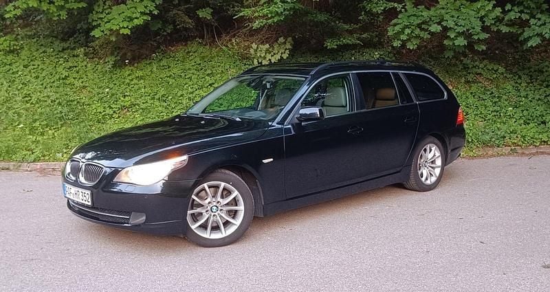 Gebraucht BMW 525 197 PS (144 kW) 2009 Schwarz Kombi