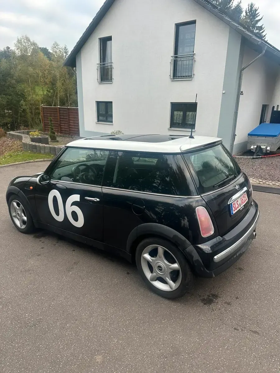 Używany Mini Cooper 115 KM (84 kW) 2004 Czarny Hatchback