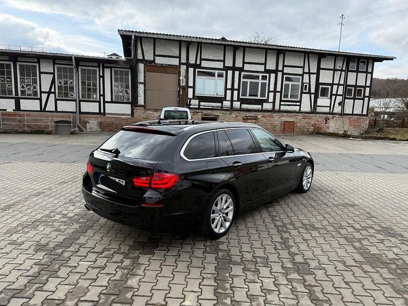 Gebraucht BMW 530 245 PS (180 kW) 2011 Schwarz Kombi