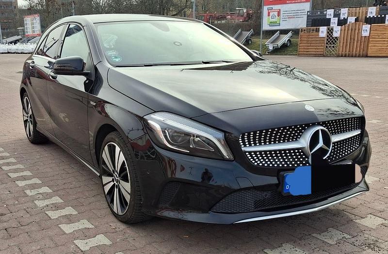 Gebraucht Mercedes A160 Edition 102 PS (75 kW) 2017 Schwarz Limousine