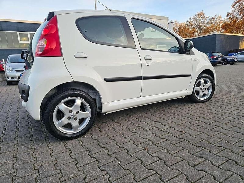 Gebraucht Peugeot 107 Filou 68 PS (50 kW) 2009 Weiß Kleinwagen