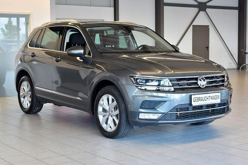 Indiumgrau Gebraucht 2016 VW Tiguan Highline SUV | 21.499 € (Fairer Preis) - Bild 1/4