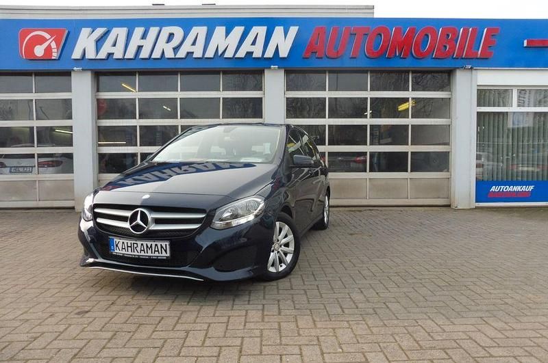 Blau Gebraucht 2016 Mercedes 200 Limousine | 14.499 € (Fairer Preis) - Bild 1/4