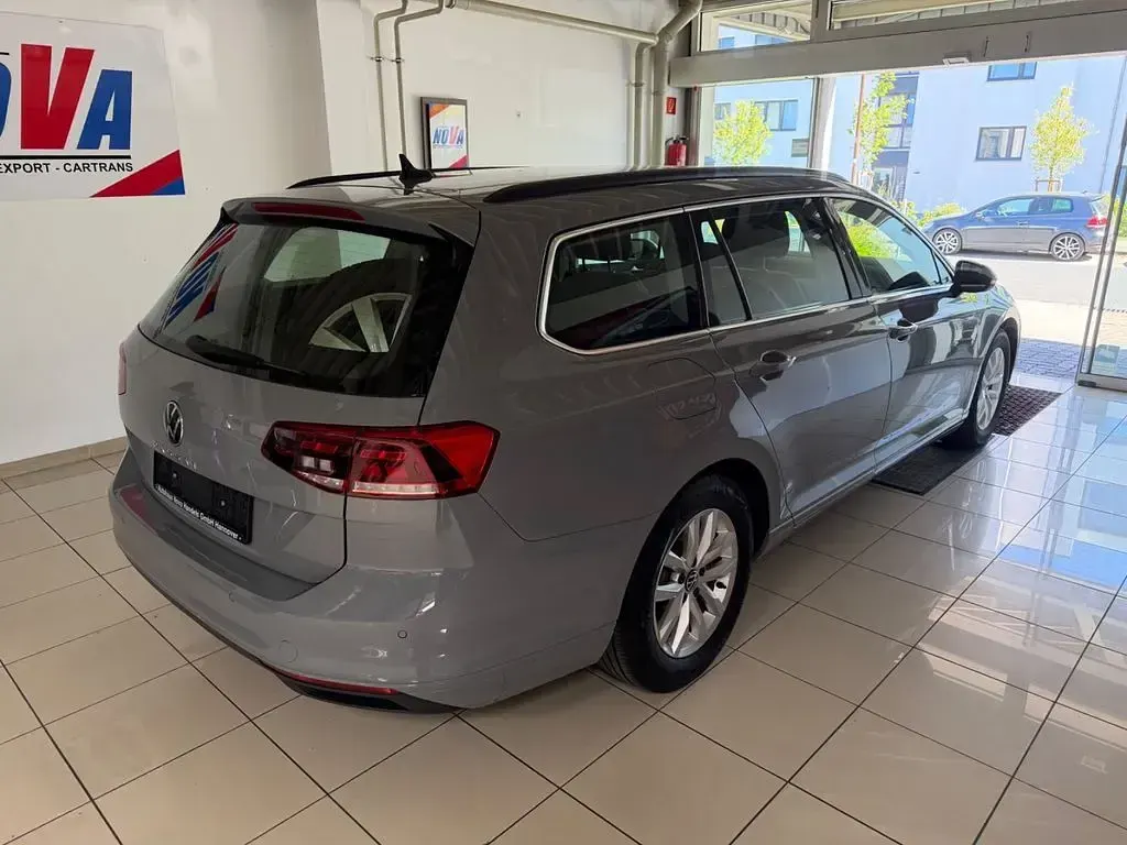 Używany VW Passat S 122 KM (89 kW) 2022 Szary Kombi