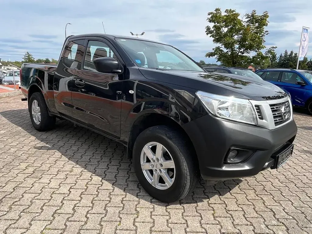 Gebraucht Nissan Navara Visia 163 PS (119 kW) 2016 Schwarz Pickup