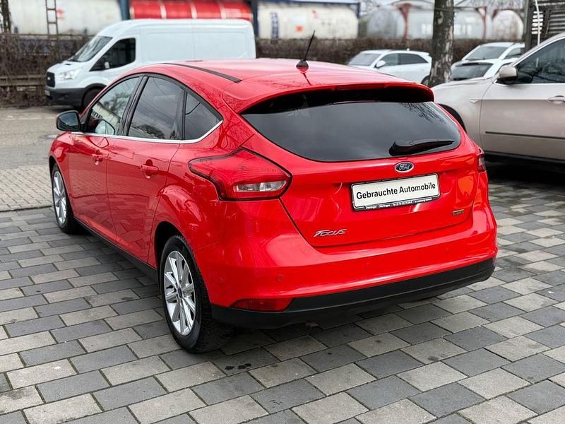 Gebraucht Ford Focus Titanium 125 PS (91 kW) 2018 Rot Limousine
