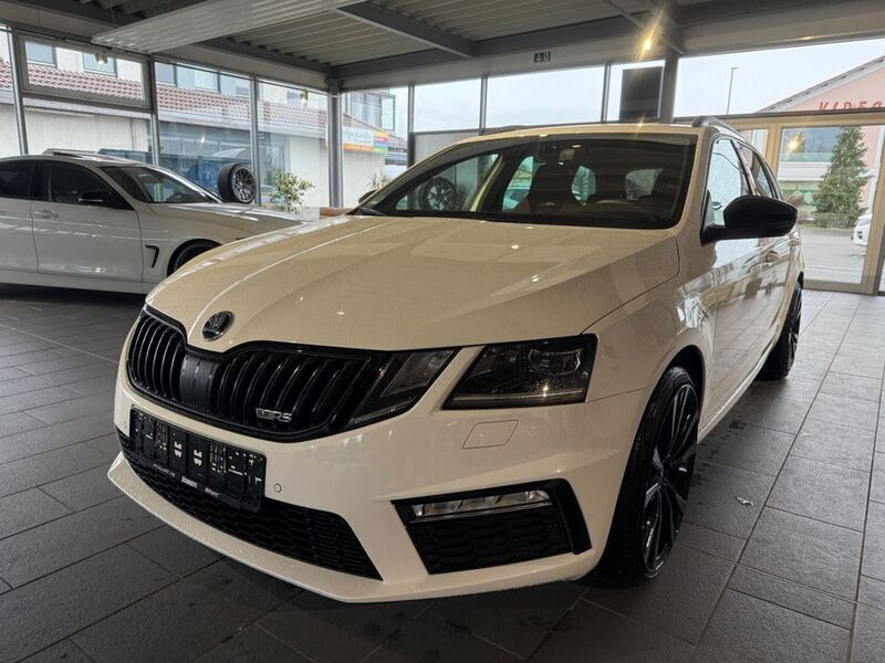Weiß Gebraucht 2019 Skoda Octavia RS Kombi | 25.990 € (Teuer) - Bild 1/4