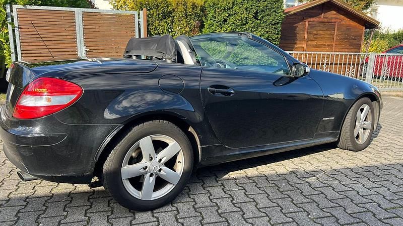 Schwarz Gebraucht 2004 Mercedes SLK200 Cabrio | 6.500 € - Bild 1/4