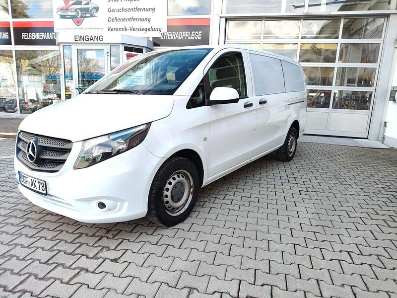 Weiß Gebraucht 2016 Mercedes Vito Van / Kleinbus | 9.000 € - Bild 1/4