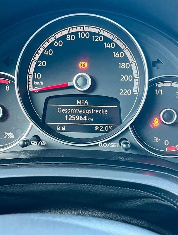 Second-hand VW up! 60 CP (44 kW) 2017 Albastru Hatchback