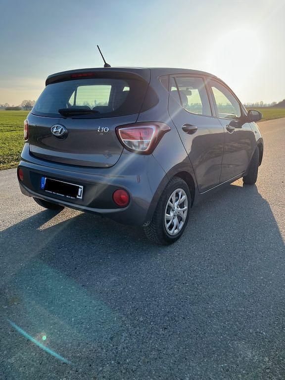 Gebraucht Hyundai i10 67 PS (49 kW) 2017 Grau Kleinwagen
