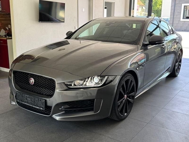 Grau Gebraucht 2019 Jaguar XE R-Sport Limousine | 17.950 € (Superpreis) - Bild 1/4