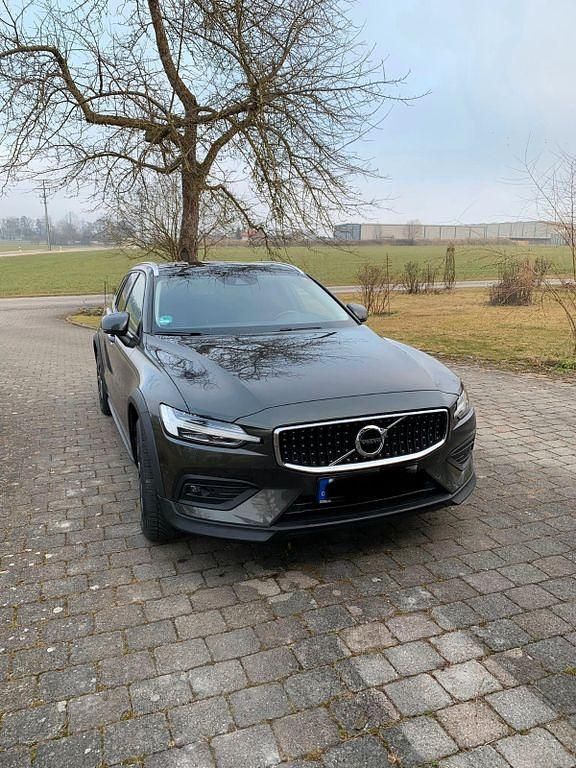 Gebraucht Volvo V60 CC SE 190 PS (139 kW) 2019 Grün Kombi