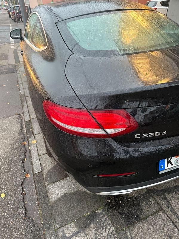 Schwarz Gebraucht 2018 Mercedes C220 Coupé | 25.000 € (Superpreis) - Bild 1/4