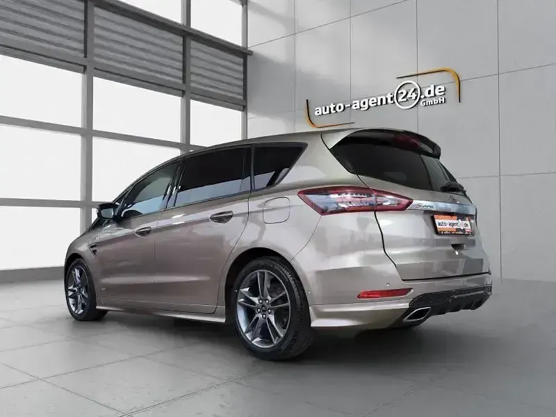 Käytetty Ford S-MAX S 190 HP (139 kW) 2019 Hopea Tila-auto