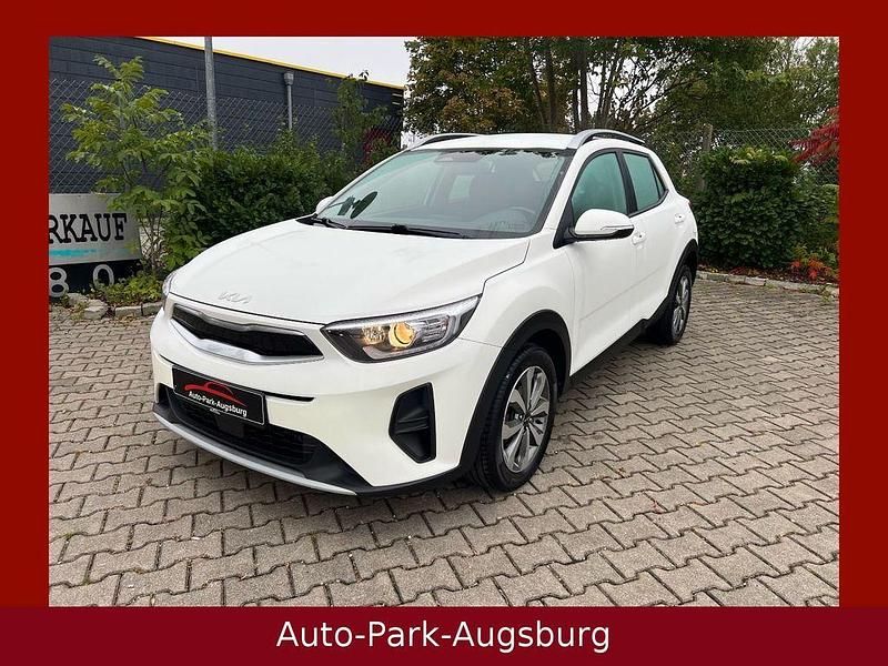 Weiß Gebraucht 2022 Kia Stonic Vision SUV | 13.900 € - Bild 1/4