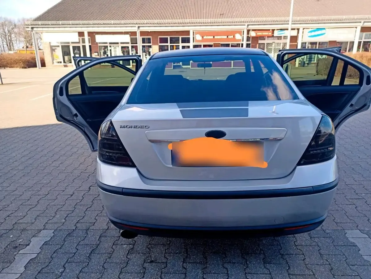 Gebraucht Ford Mondeo 125 PS (91 kW) 2004 Grau Limousine