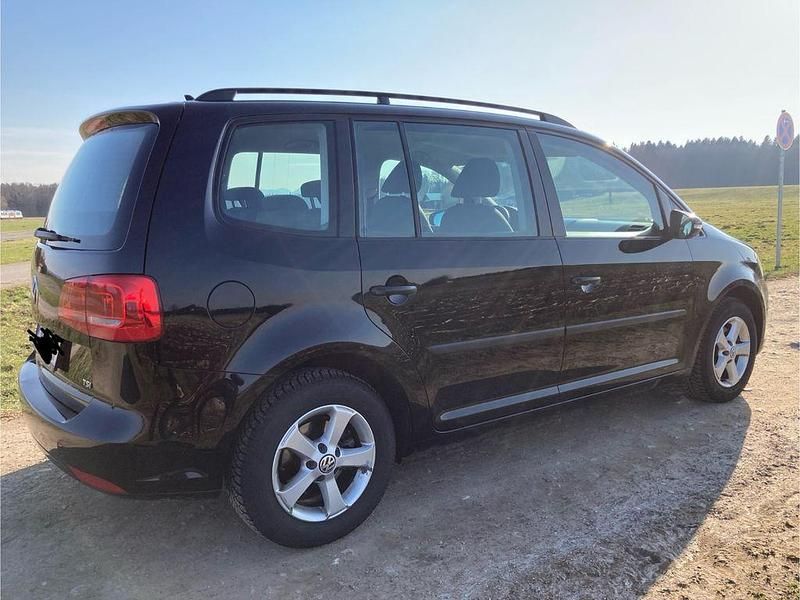Gebraucht VW Touran Trendline 140 PS (102 kW) 2011 Schwarz Van / Kleinbus