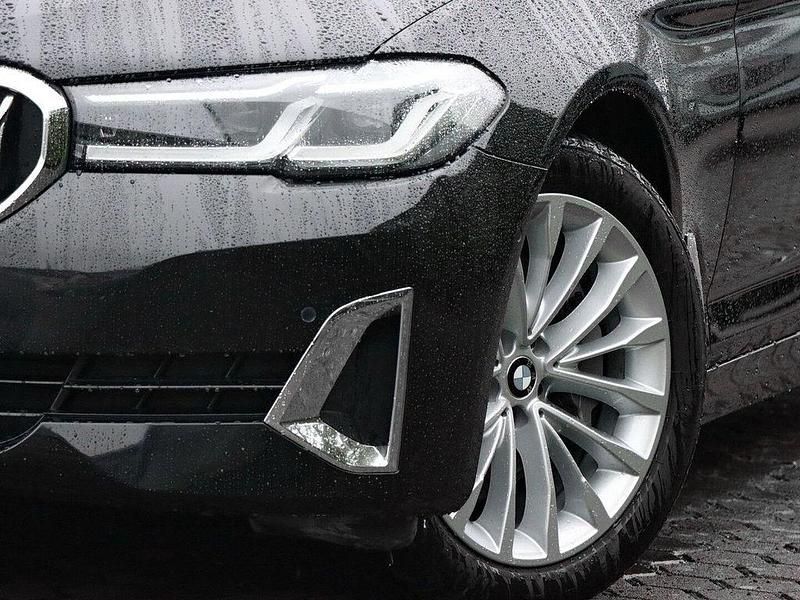 Gebraucht BMW 530 Luxury Line 252 PS (185 kW) 2022 Black sapphire Kombi