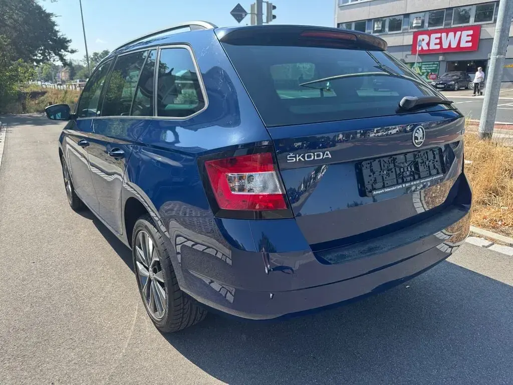 Gebraucht Skoda Fabia 90 PS (66 kW) 2015 Modra pacific/pacific blau Kombi