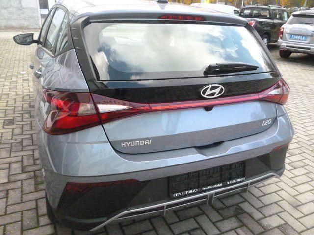 Neu Hyundai i20 79 PS (58 kW) 2025 Blau Limousine