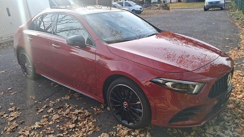 Rot Gebraucht 2020 Mercedes A250 AMG Limousine | 22.999 € (Guter Preis) - Bild 1/4