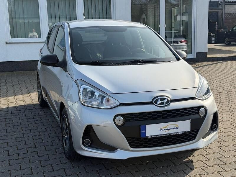 Gebraucht Hyundai i10 GO! 67 PS (49 kW) 2018 Silber Kleinwagen