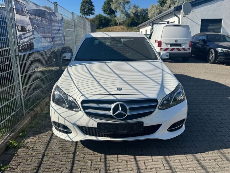 Gebraucht Mercedes E220 170 PS (125 kW) 2015 Weiß Limousine