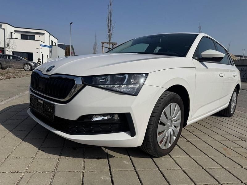 Gebraucht Skoda Scala Cool Plus 95 PS (69 kW) 2020 Weiß Kleinwagen