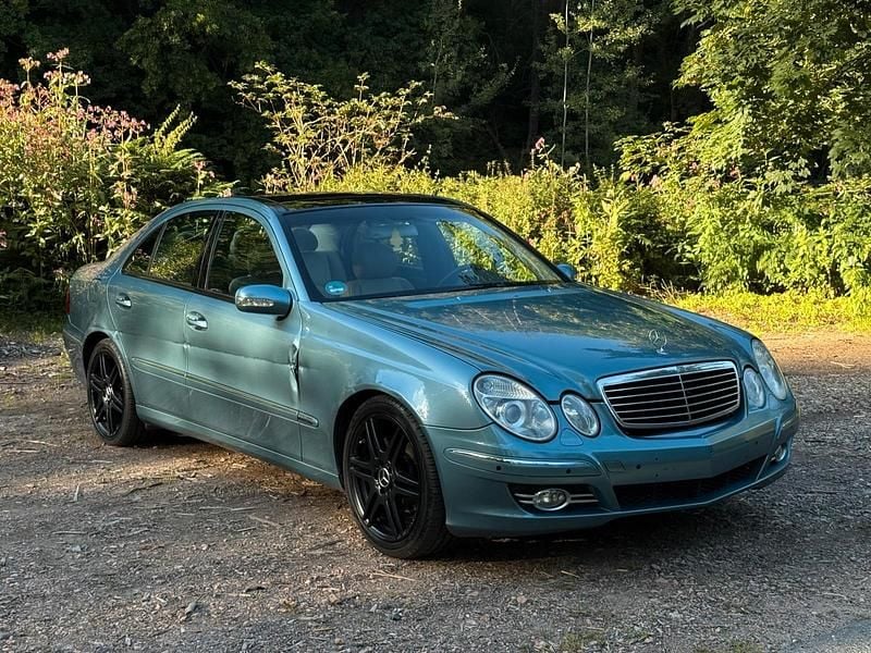 Blau Gebraucht 2004 Mercedes E270 AMG Limousine | 1.700 € (Superpreis) - Bild 1/4