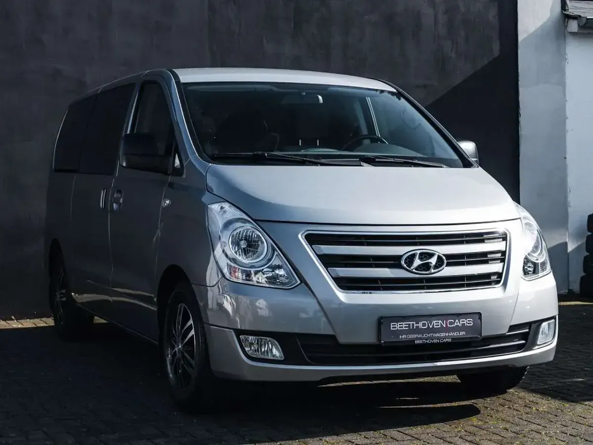 Gebraucht Hyundai H-1 Trend 170 PS (125 kW) 2017 Grau Van / Kleinbus