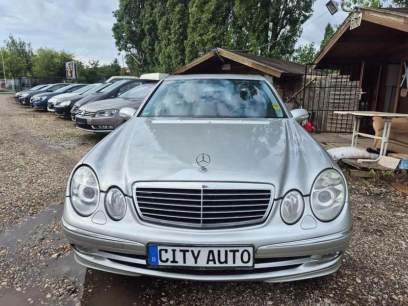 Gebraucht Mercedes E220 Avantgarde 150 PS (110 kW) 2002 Brillantsilber Limousine