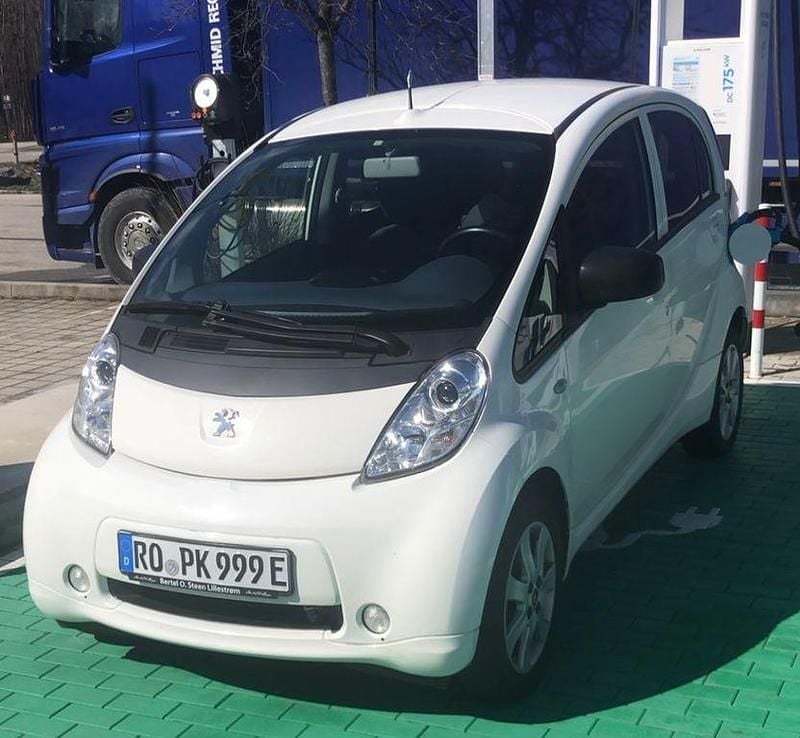 Weiß Gebraucht 2014 Peugeot iON Kleinwagen | 4.500 € (Guter Preis) - Bild 1/4