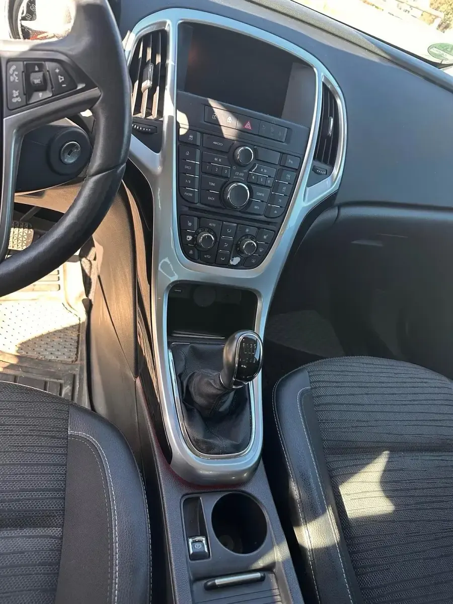 Gebraucht Opel Astra 120 PS (88 kW) 2014 Schwarz Limousine