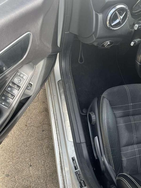 Grau Gebraucht 2014 Mercedes CLA220 Limousine | 16.000 € (Fairer Preis) - Bild 1/4