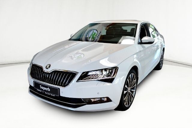 Gebraucht Skoda Superb LAURIN & KLEMENT 220 PS (161 kW) 2016 Weiß metallic Limousine