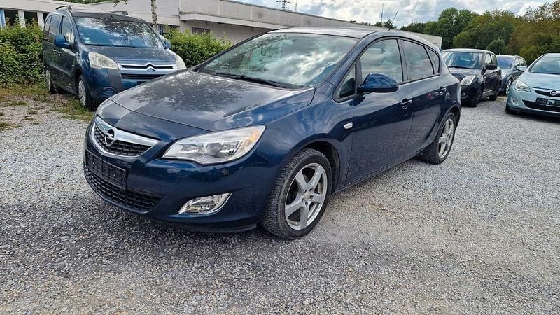 Blau Gebraucht 2011 Opel Astra Design Edition Limousine | 2.700 € (Superpreis) - Bild 1/4