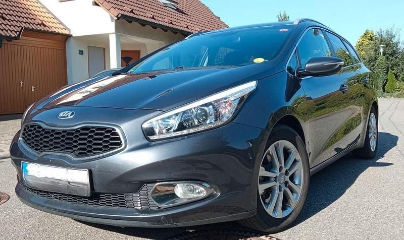 Grau Gebraucht 2014 Kia Ceed Sportswagon Spirit Kombi | 4.450 € (Superpreis) - Bild 1/4
