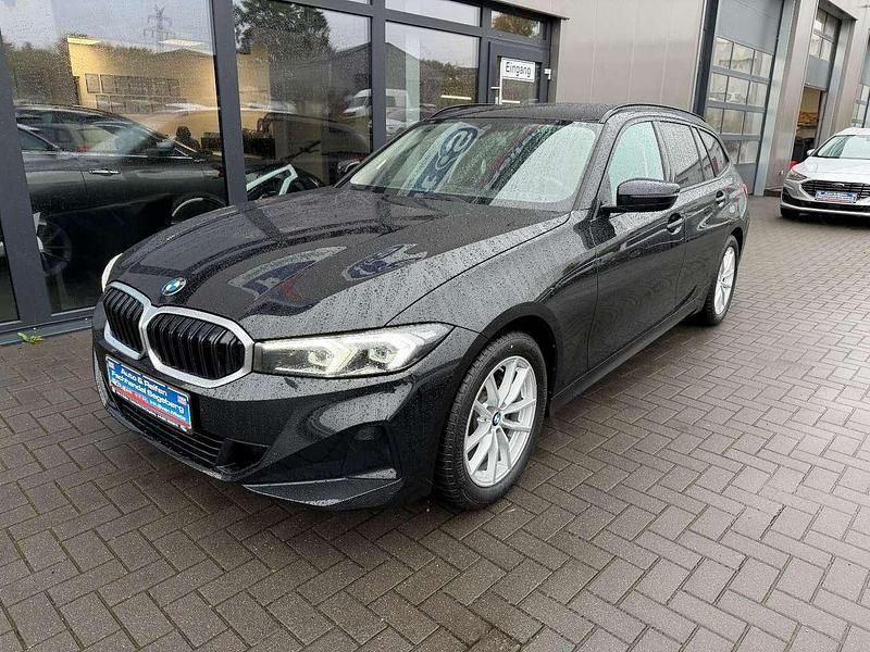 Gebraucht BMW 320 190 PS (139 kW) 2022 Black sapphire metallic Kombi