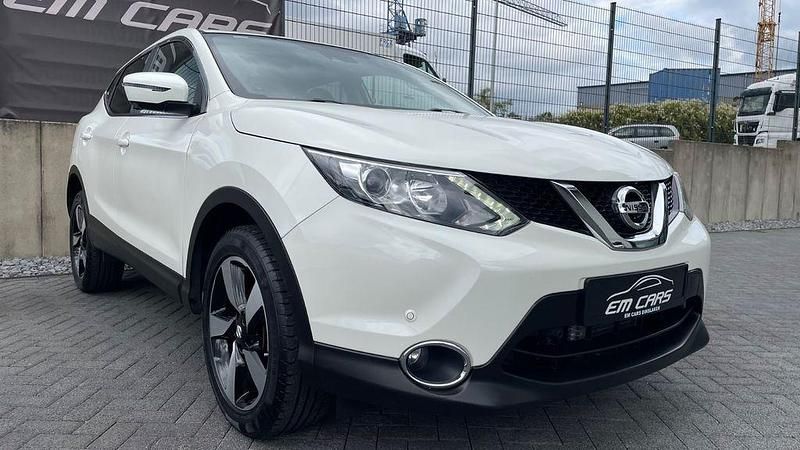 Weiß Gebraucht 2016 Nissan Qashqai N-Connecta SUV | 14.490 € (Fairer Preis) - Bild 1/4