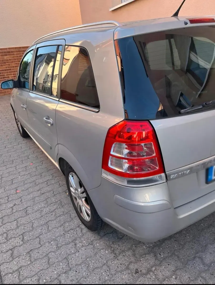 Gebraucht Opel Zafira 140 PS (102 kW) 2009 Gold Van / Kleinbus